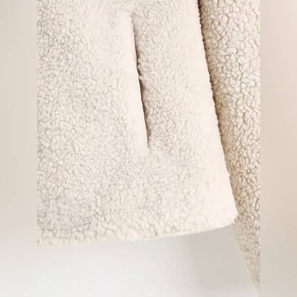 Fuzzy Toggle Winter Coat, Short MIDI Thick Jacket, In Season Lux - Picture 7 of 7